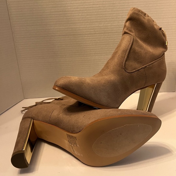 Size 12 Heeled Ankle Booties - Picture 4 of 6
